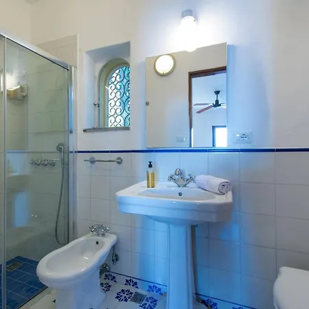 Poseidone , A Due Passi Dalla