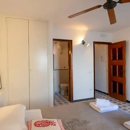 Poseidone , A Due Passi Dalla *