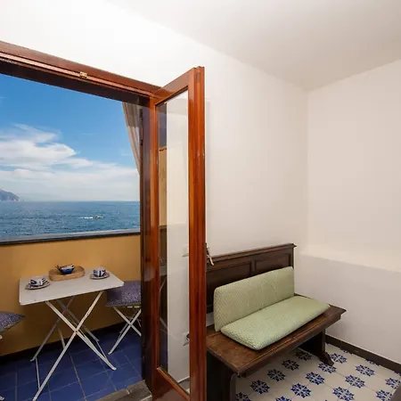 Poseidone , A Due Passi Dalla