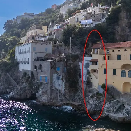 Poseidone , A Due Passi Dalla *