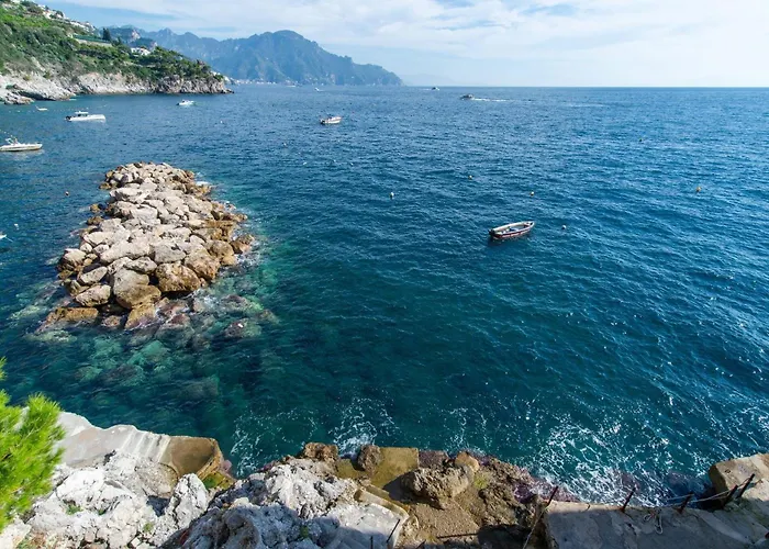 Poseidone , A Due Passi Dalla דירה *