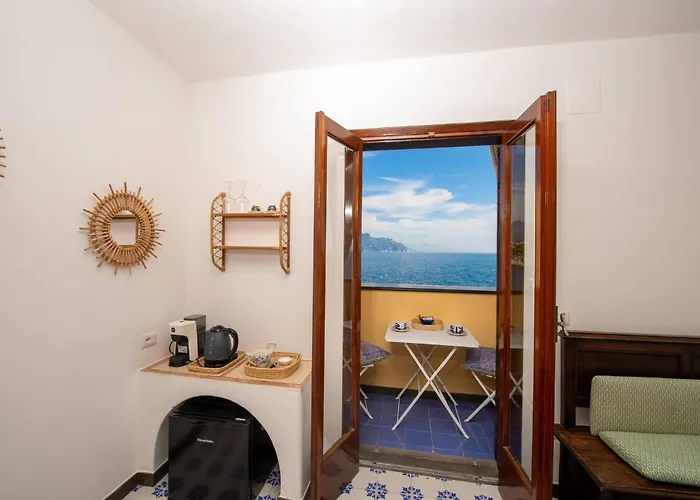 Poseidone , A Due Passi Dalla Conca dei Marini