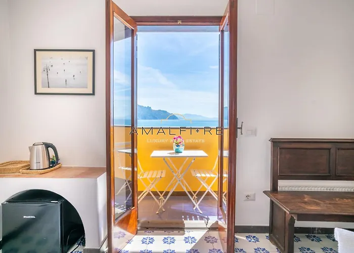 Poseidone , A Due Passi Dalla Lägenhet